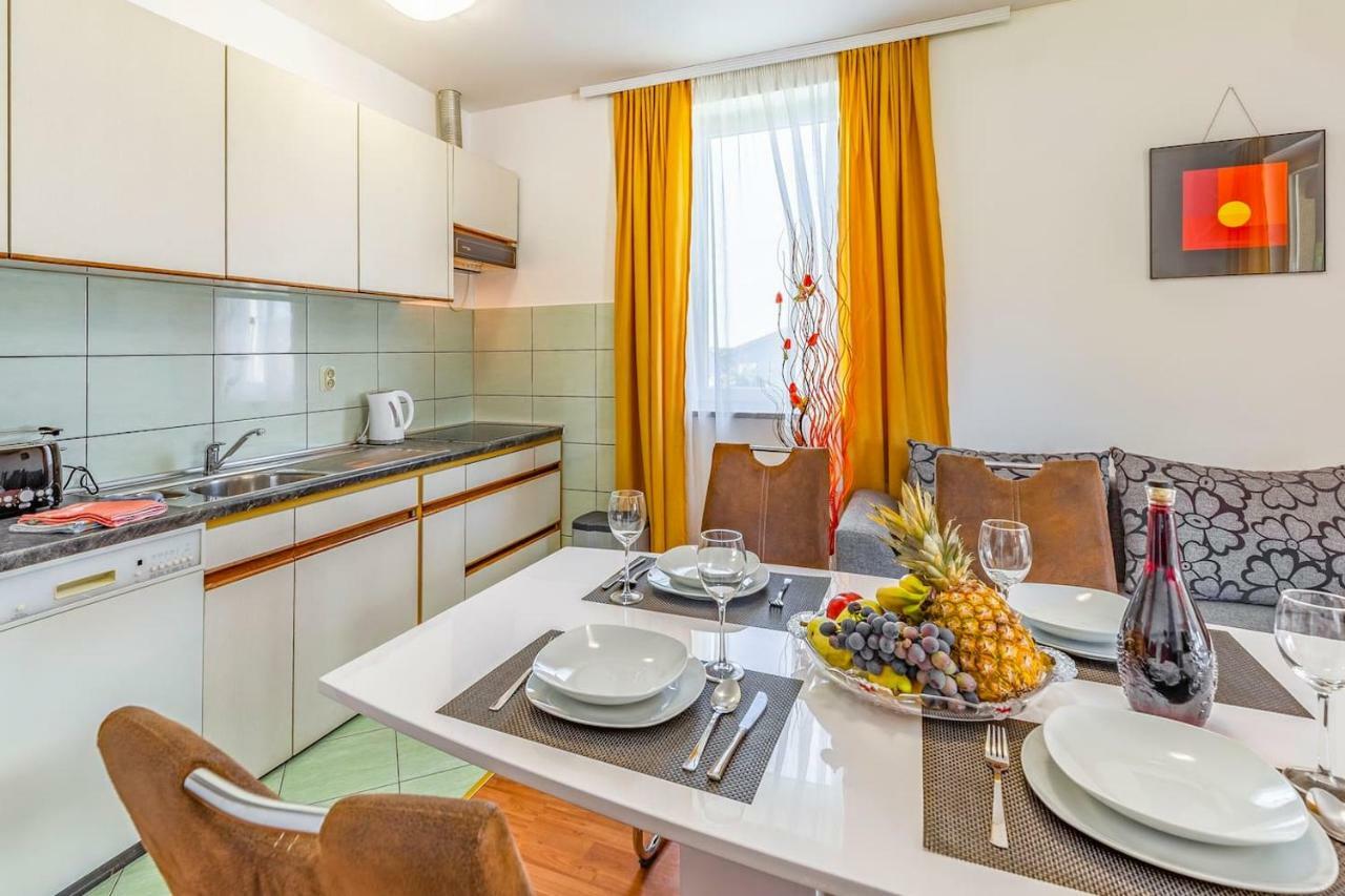 All Seasons Apartment Pula Exteriér fotografie
