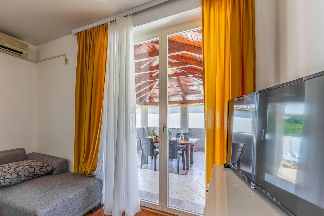 All Seasons Apartment Pula Exteriér fotografie